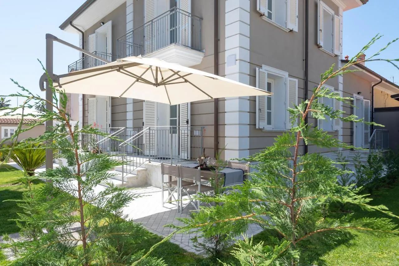 Lido Luxury Villas ليدو دي كامايوري 0*,